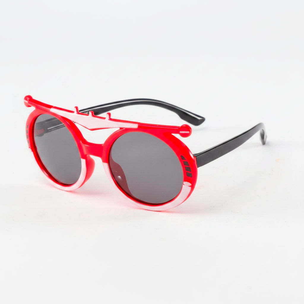 Lunettes de soleil enfant fond blanc