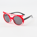 Lunettes de soleil enfant fond blanc